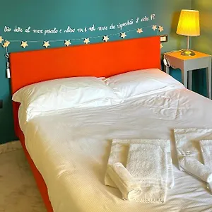 Affittacamere Spaziosa Con Letto Francese E Balcone A 500 Mt Dal Mare, Marina Di Carrara